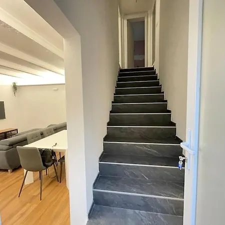 別荘 Casa Indipendente A *